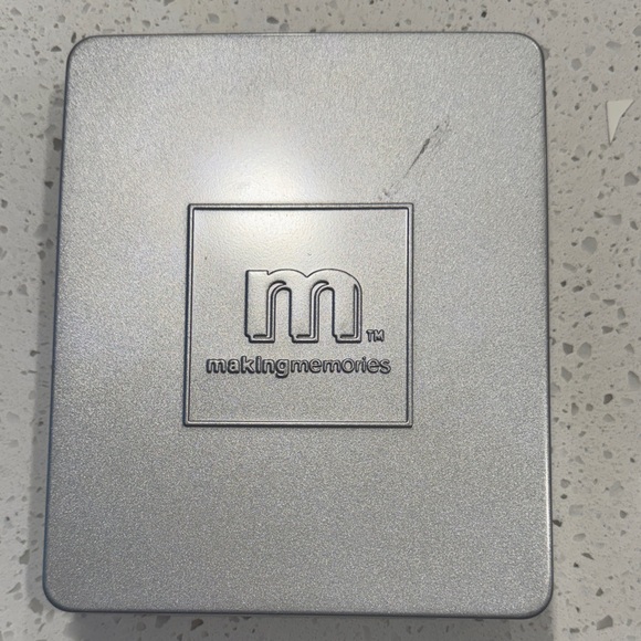 Making Memories Silver Storage Box - Picture 2 of 3